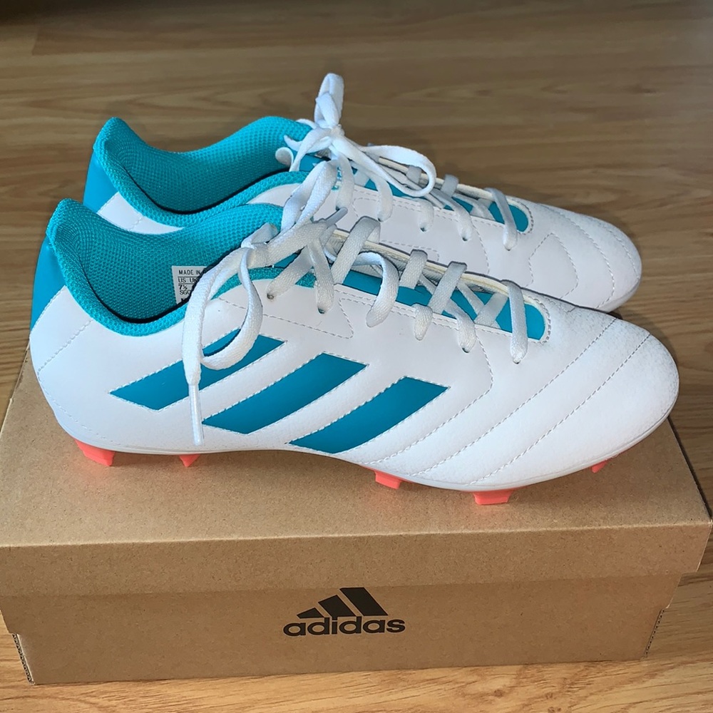 Women’s soccer cleats